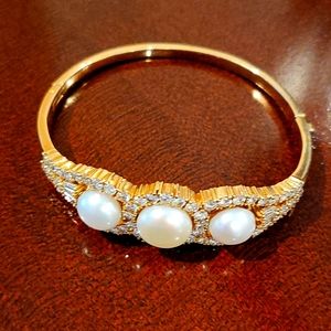 Gold bangle bracelet